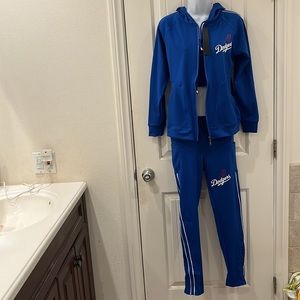 NWOT-3 piece Dodger set includes jacket, sports bra & leggings. ⚾️